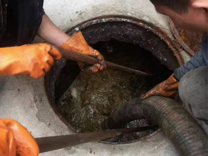 榕城清理化粪池时如何避免沼气的危害？